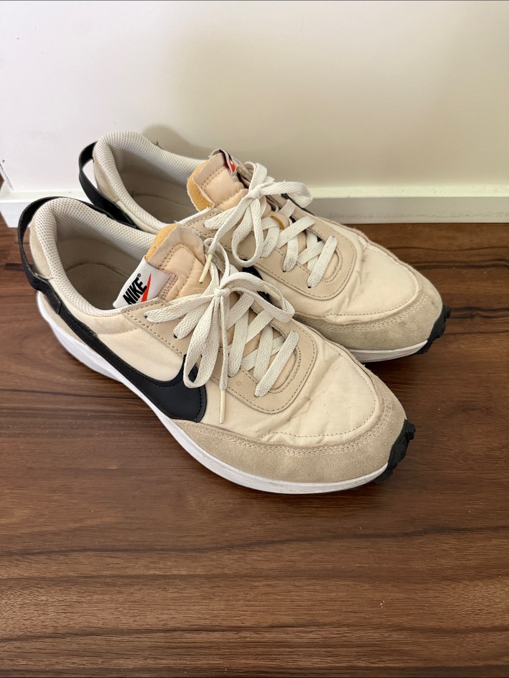 Neutral Nike tennis shoes